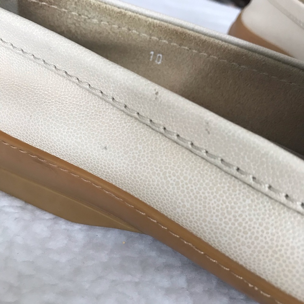 Tod’s Cream Leather Driving Loafers - Picture 14 of 14